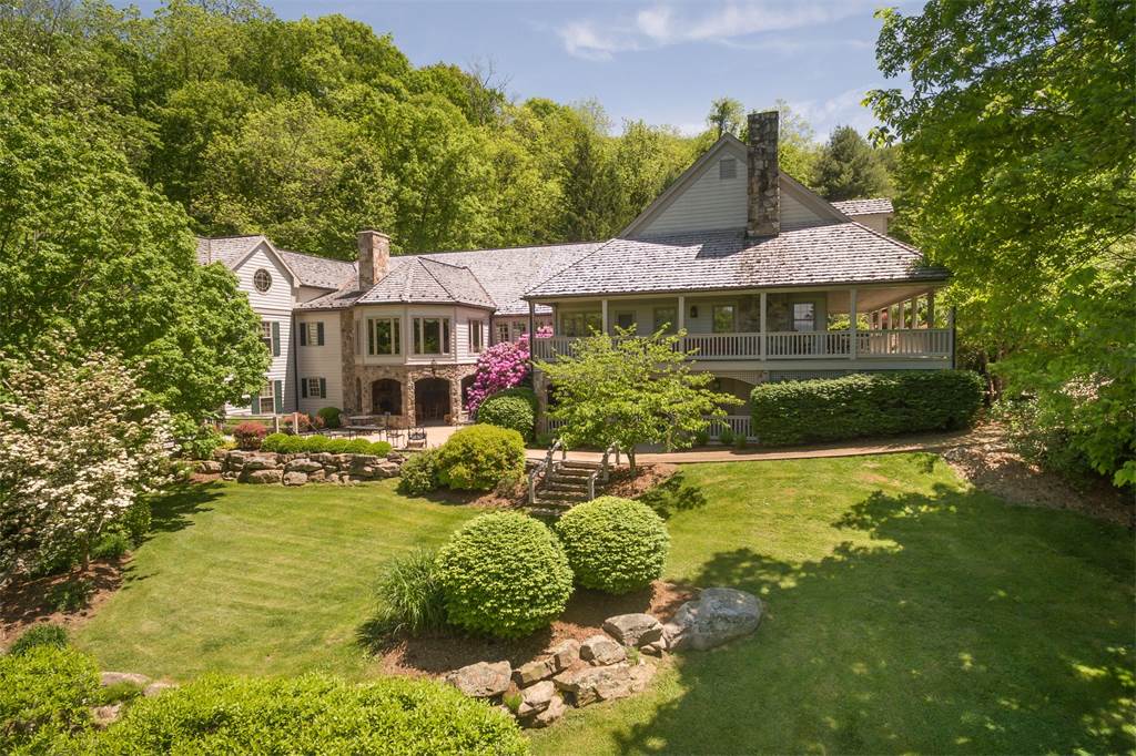 An Inside Look at 229 Woodside Lane Warm Springs Virginia Clarkson